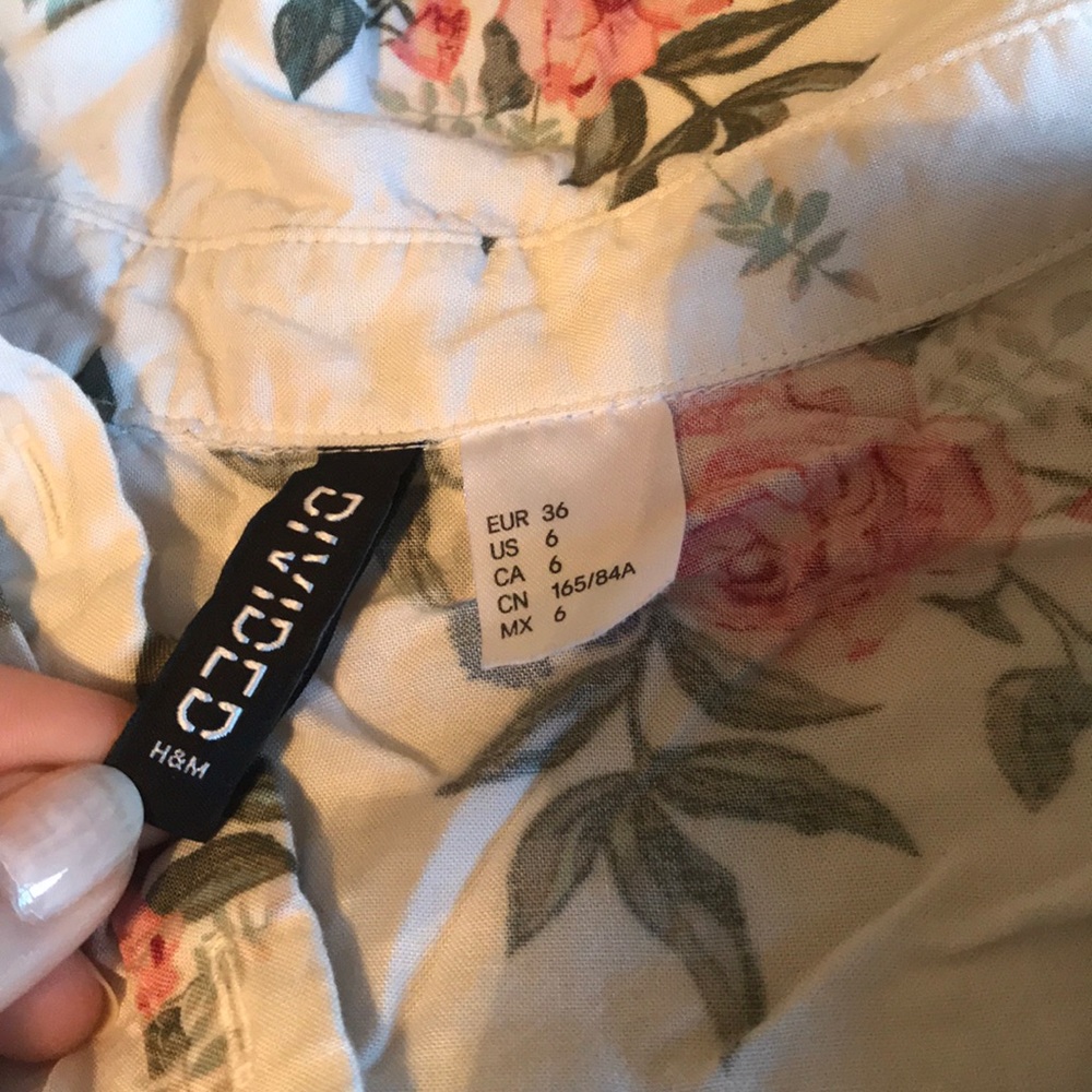 Floral top - Picture 2 of 3